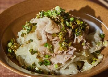 Làm món ăn tuyệt ngon mà lạ miệng với thịt ba chỉ và bắp cải