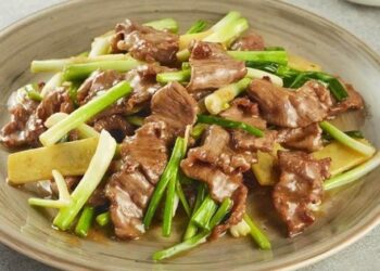 90% mọi người không biết cho 2 nguyên liệu này vào sẽ giúp món thịt bò xào mềm như đậu phụ, mịn ngon vô cùng!