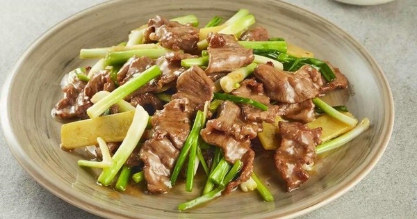 90% mọi người không biết cho 2 nguyên liệu này vào sẽ giúp món thịt bò xào mềm như đậu phụ, mịn ngon vô cùng!
