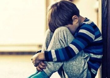 Mẹ bỏ việc, 10 năm lặn lội chữa bệnh cho con trai tự kỷ