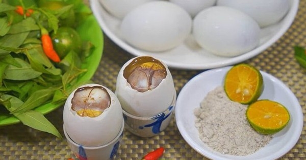 Luộc trứng vịt lộn cho thêm thứ này, trứng sẽ không tanh và rất ngon