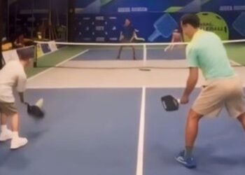 Màn đấu Pickleball nghẹt thở của 2 cặp bố con, bộ môn thể thao ”kết nối gia đình” dự báo sẽ hot hit hè này