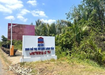 DIC Corp lỗ trăm tỷ