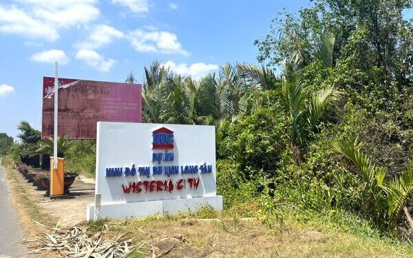 DIC Corp lỗ trăm tỷ