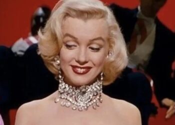 Những món đồ trang sức đắt nhất trong lịch sử điện ảnh Hollywood