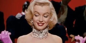 Những món đồ trang sức đắt nhất trong lịch sử điện ảnh Hollywood