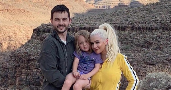 Ca sĩ Christina Aguilera chia sẻ mẹo trò chuyện với con về giới tính