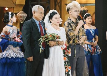 Nhà thiết kế 9X đưa bố mẹ lên sân khấu diễn thời trang