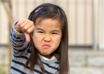 Sai lầm của cha mẹ khiến con ngày càng ích kỷ