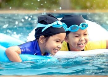 Trẻ mấy tuổi học bơi tốt nhất?