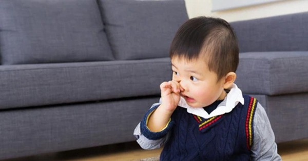 Cách giúp con bỏ thói quen… ngoáy mũi