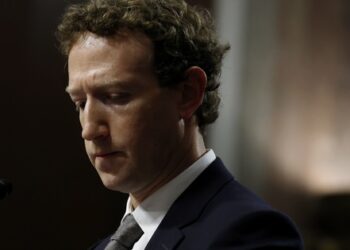 Chatbot của Mark Zuckerberg bị chê không bằng Microsoft và Google, mắc nhiều lỗi, trả lời lạc đề
