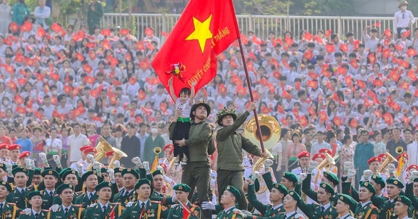 Em bé được cưng nhất trong lễ kỷ niệm 70 năm chiến thắng Điện Biên Phủ