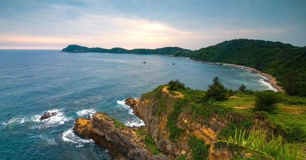 Phát hiện bãi đá hoang sơ ngay vùng biển miền Bắc, là nơi đón bình minh cực đẹp, cách Hà Nội hơn 200km