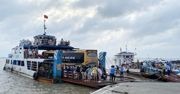 Dân địa phương mách chiêu ‘thoát nạn’ tắc phà khi đi đảo Cát Bà