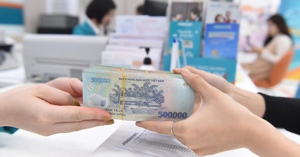 Từ đầu tuần tới nay, 4 ngân hàng tăng mạnh lãi suất tiết kiệm