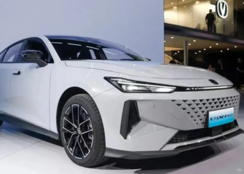 “Ông trùm” xe tải tại Việt Nam trình làng bom tấn sedan: ăn xăng ít hơn cả xe máy chỉ 0,9L/100km, giá quy đổi hơn 400 triệu đồng