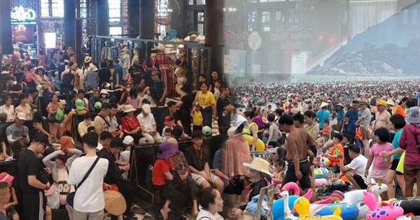 Loạt điểm đến đông nghịt du khách dịp nghỉ lễ: Hạ Long bước xuống phố như xem triển lãm ô tô, Cát Bà lại gây sốt với dòng xe dài cả cây số
