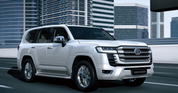 Xe bán chênh 1,2 tỷ đồng so với giá niêm yết nhưng người Việt vẫn săn lùng