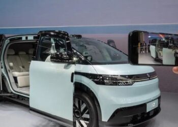 Xe điện Trung Quốc ngày càng cải tiến: Thông minh như robot, đầu tư mạnh tính năng tự hành, pin ngày càng nhỏ và sạc siêu nhanh