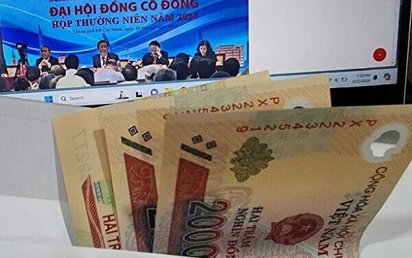 Họp đại hội cổ đông được tặng tiền, gạo, máy massage