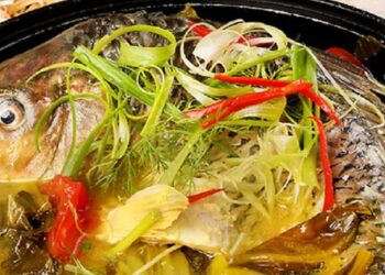 Đổi mới thực đơn cho cả nhà bằng món cá chép om dưa