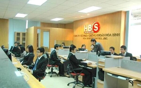 Một công ty chứng khoán có 7 lần đổi Chủ tịch, CEO trong ba năm