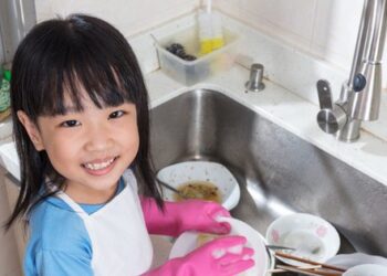 Cách thông minh giúp trẻ hào hứng làm việc nhà