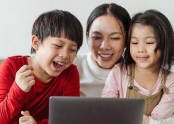 Cha mẹ cần làm gì để bảo vệ quyền riêng tư của trẻ trên môi trường mạng?