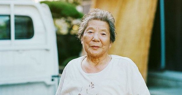 Nghe cụ bà 103 tuổi nói về cách kinh qua nhiều biến động cuộc đời, bạn mới hiểu thế nào là SỐNG đúng nghĩa