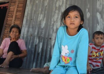 Mải mê chạy theo đồng tiền, mẹ hối hận vì lúc nhận ra con có biểu hiện lạ cũng đã muộn màng