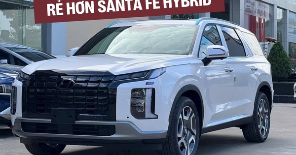 Giảm 120 triệu tại đại lý, giá bán của Hyundai Palisade còn thấp hơn cả ‘đàn em’ Santa Fe hybrid
