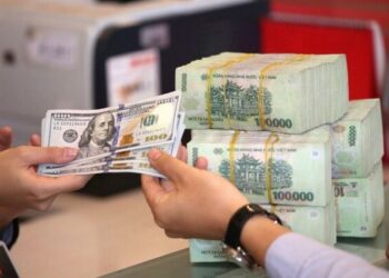 VND mất giá: Xuất khẩu không hưởng lợi nhiều, lạm phát dễ tăng cao