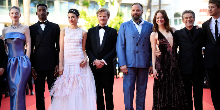 #Cannes2024 – Emma Stone tái xuất, Margaret Qualley hóa nàng công chúa trong đầm CHANEL Haute Couture