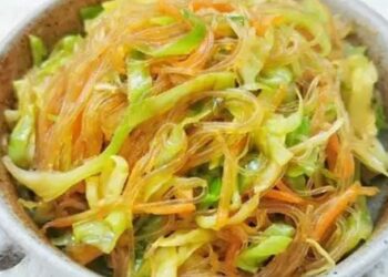 Có một bí quyết làm món miến xào bắp cải không bị vón cục và dính chảo mà ngon như ở nhà hàng