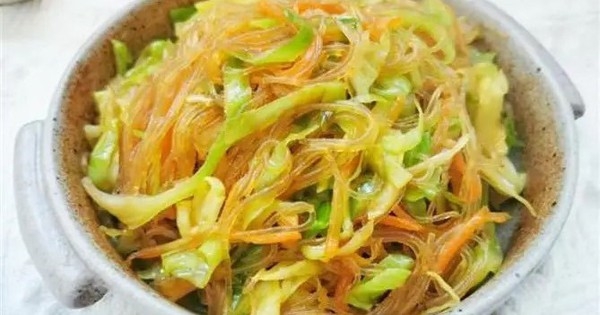 Có một bí quyết làm món miến xào bắp cải không bị vón cục và dính chảo mà ngon như ở nhà hàng