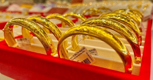 Giá vàng hôm nay 30/5: Lao dốc khi USD hồi phục
