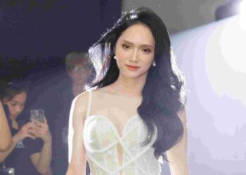Hương Giang lần đầu mặc váy cưới