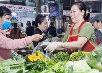 Giá cả hàng hóa tăng trước thực hiện lương mới