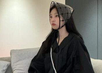 Jennie và hot girl châu Á đang đồng loạt hoá “bà cụ non”, đu trend ngay cho khỏi sống chậm bạn ơi!