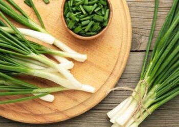 Cách đơn giản để bảo quản hành lá
