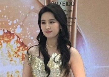 Lưu Diệc Phi xinh ngất với 2 outfit “dát vàng” tại sự kiện: Cam thường tuổi U40 vẫn đỉnh dù tăng cân