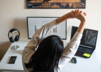 Đứng, ngồi, tập và ngủ như thế nào mỗi ngày để sống lâu