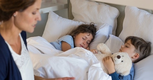 Muốn cải thiện giấc ngủ của trẻ, bố mẹ không nên bỏ qua 6 loại thực phẩm này