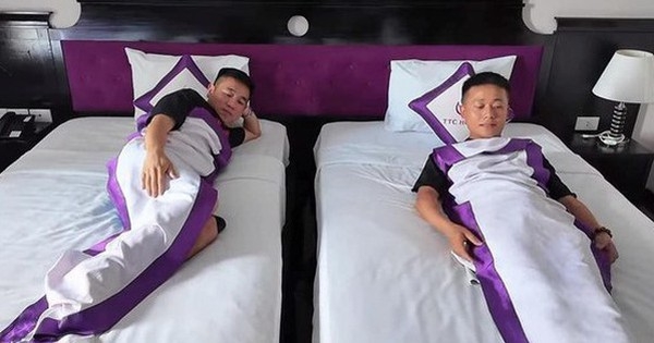Quang Linh Vlogs thắc mắc sao chăn ở khách sạn lại nhỏ xíu: Hoá ra nhiều người cũng dùng sai công dụng của vật này!