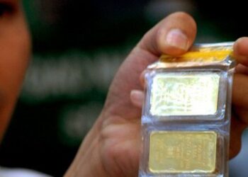 Giá vàng SJC lao dốc chóng mặt