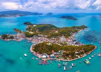 Phát hiện hòn đảo hoang sơ ít người biết biệt lập giữa biển Nha Trang, cách đất liền chỉ 15 phút đi ca nô
