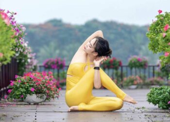 Thoát mất ngủ, trầm cảm nhờ yoga