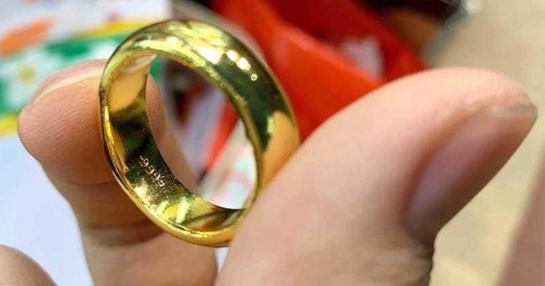 Giá vàng nhẫn trơn sáng 3/5 rớt mạnh