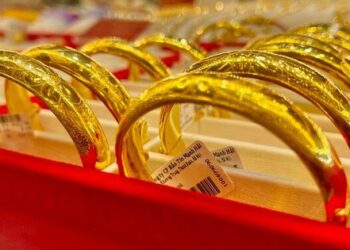 Giá vàng hôm nay 30/4: Thế giới giảm nhẹ, trong nước ‘đứng im’